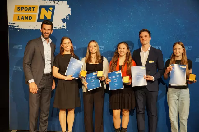 Pferdesport, Voltigieren Mannschaft: Dana Benedict, Philipp Clement, Nora Lucia Daxböck, Antonia Mayerhofer, Anna Weidenauer | Foto: Schmatz