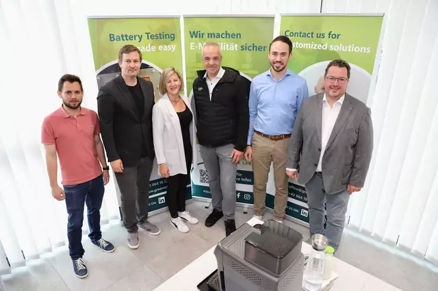 Geschäftsführer Max Hofer (Mitte) und Elisabeth Neuberger hießen die Gäste bei Green Testing Lab willkommen. | Foto: GTL undAlfred Mayer