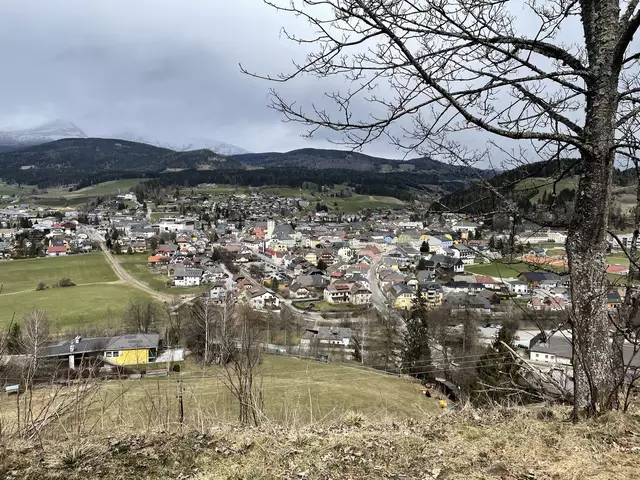 Der Blick auf den Bezirkshauptort des Lungaus, Tamsweg. | Foto: pjw