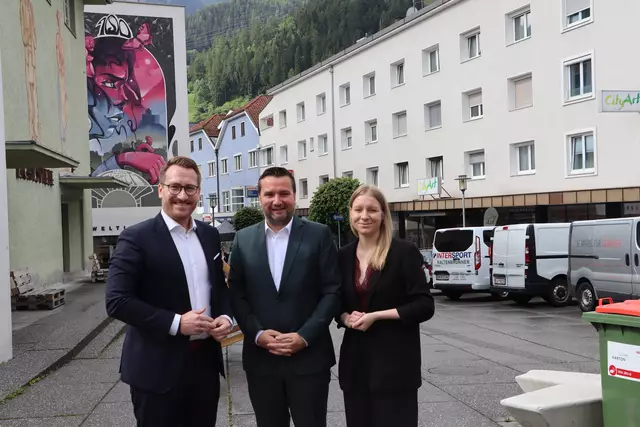 Philip Wohlgemuth, Benedikt Lentsch und Elisabeth Fleischanderl in Landeck. | Foto: Seelos