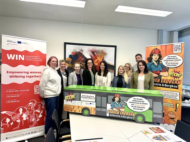 Die Jury-Mitglieder (v. l.): Julia Vargek-Ipsa (VA Erzberg), Ulrike Schnitzer (Voest Alpine Donawitz), Johanna Irrgeher (MUL), Brigitte Huber (AT&amp;S), Kornelia Lemmer (Verein Steirische Eisenstraße), Simone Kocher (Uni Graz) Simone Grebenjak (AK Steiermark) Jörn Harfst-(Uni Graz), Kerstin Dohr (Verein Steirische Eisenstraße)  | Foto: Verein Steirische Eisenstraße