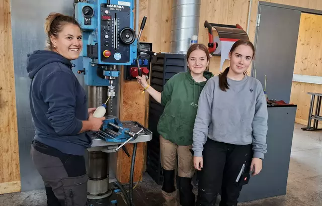 Mädchen erlernen ebenfalls Metallberufe. | Foto: Josef Wind