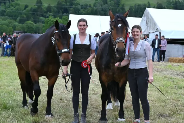 Die beiden Töchter von Bernhard Schwaiger aus Waidring sind beide ebenfalls begeisterte Norikerfans. 