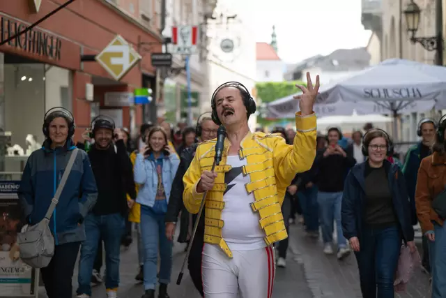 Austrofred mit seinem Walking Concert quer durch Klagenfurt war der erste Act des fünften Klagenfurt Festivals. | Foto: Arnold Pöschl