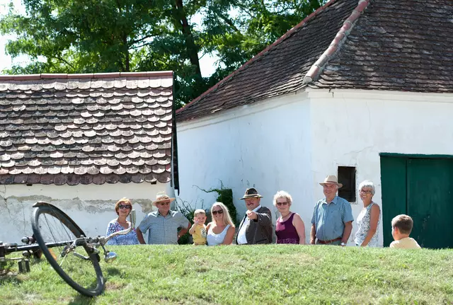 Kellergassenführungen machen Spaß und verbinden Leute mit Tradition. | Foto: Michael Himml