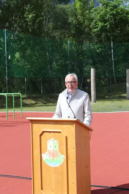 Bgm. Herbert Mayer bei seiner Begrüßung.  | Foto: Elisabeth Zangerl
