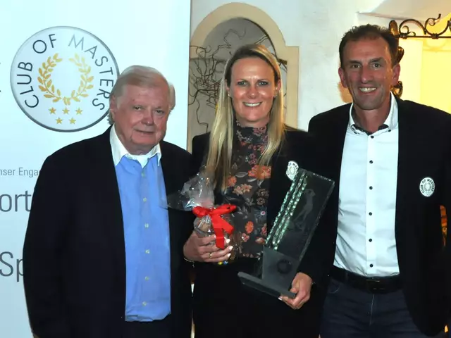 Lärchenhof-Inhaber Martin Unterrainer mit CoM-Clubmeisterin Niki Hosp und Präsident Markus Prock
