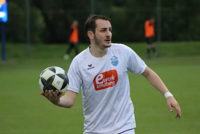 Kindbergs Thomas Schnittler und Co. bestreiten am Freitag das letzte Heimspiel in dieser Saison. | Foto: Tom Dormann