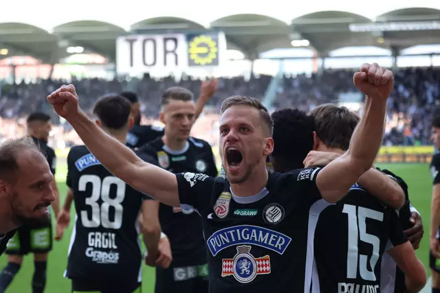 Freudentaumel in Graz: Der SK Sturm ist österreichischer Fußball-Meister 2025.  | Foto: GEPA