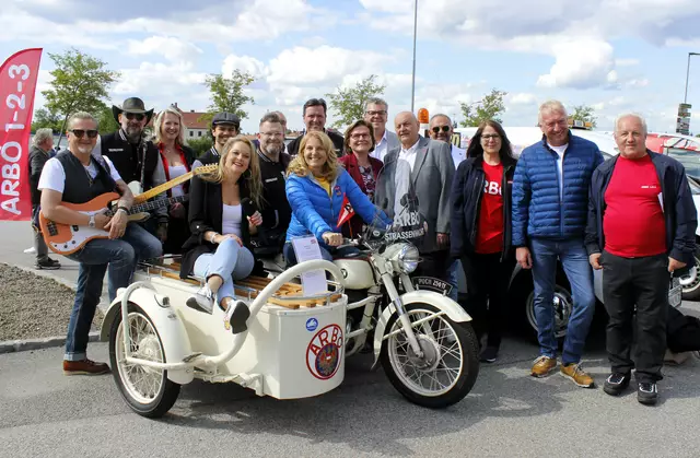 Das Oldtimer-Einsatzfahrzeug, ein Puch TF 250 Gespann, begeisterte alle. | Foto: Walter Kellner