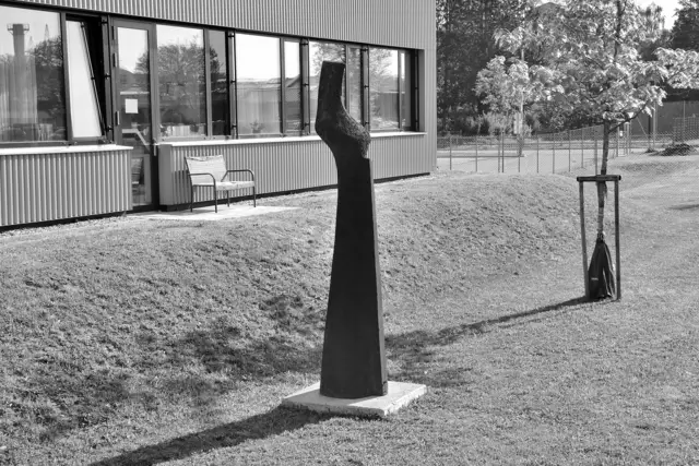 "Aufrechte Figur Nr. 1", so der offizielle Titel des Kunstwerks. | Foto: Hans-Peter Kriener