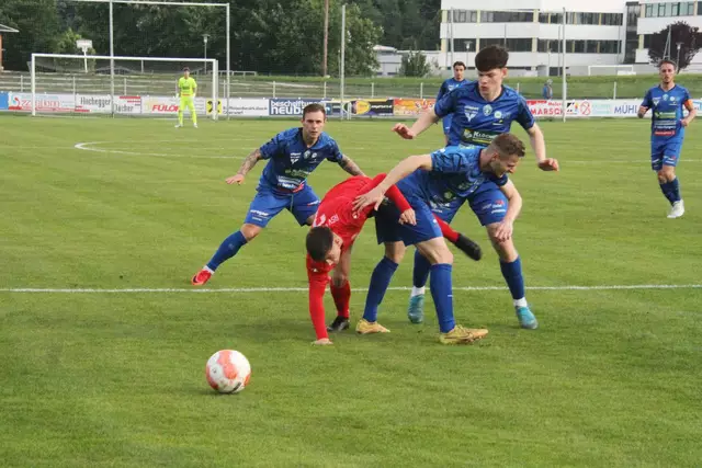 Oberwart setzte sich vom Anpfiff weg in der Box der Siegendorfer fest und ging nach 93 Minuten verdient mit 4:2 vom Platz. | Foto: Peter Seper