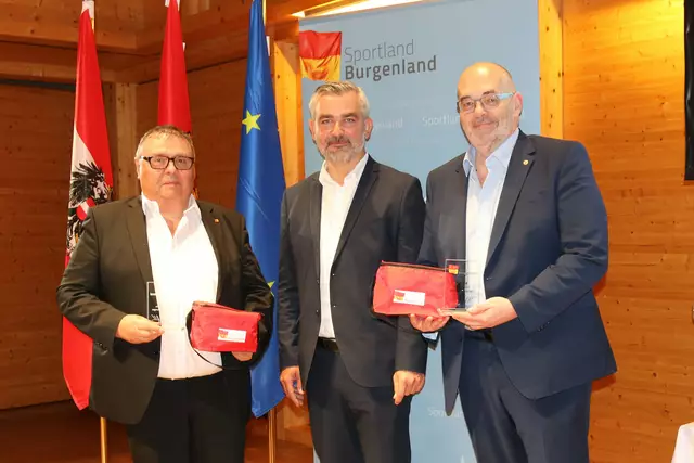 Ehrung Gunners: Gunners-Präsident Wolfgang Steflitsch, Landesrat Heinrich Dorner, Gunners-Geschäftsführer Thomas Linzer | Foto: Landesmedienservice