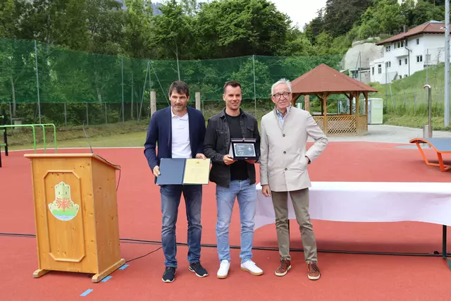 Der Fußballer Simon Zangerl ist ebenso neuer Sportehrenzeichenträger.  | Foto: Elisabeth Zangerl