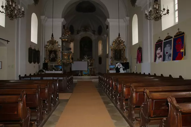 Kunst in der Kirche: Edith Sandhofer stellte ihr Bilder aus