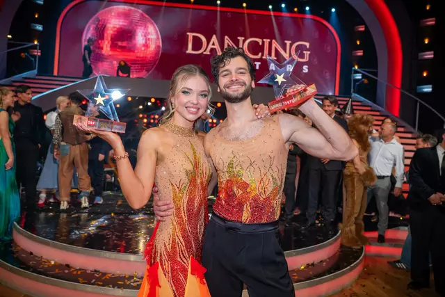 "Danke, danke liebe Katya, vielen Dank", habe sich der Sieger Aaron Kahl, laut eines Berichtes der "krone.at" gefreut und dabei die Trophäe seiner Tanzpartnerin überreicht. | Foto: Andreas Tischler / picturedesk.com