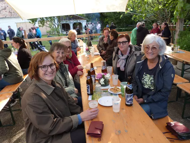 Ob gemütlicher Plausch bei einem Glas Wein, ausgelassener Tanz oder einfach nur das Gefühl, gemeinsam etwas zu feiern – das Maifest in Nikitsch war ein lebendiges Zeugnis dafür, wie Kultur verbindet und Gemeinschaft stärkt.