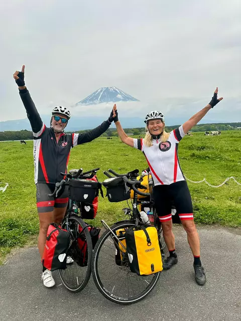 Die St. Pöltner Sissy und Walter radeln durch verschiedene Kontinente.  | Foto: Biking Baiers