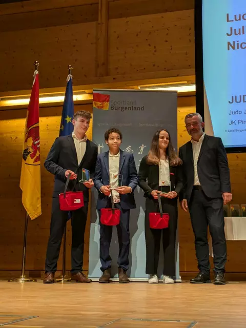 Links : Nick Del Meidico (JK Pinkafeld)
Mitte :  Luca Leingruber-Renteria ( Judo Jennersdorf)
Mitte: Julia Sommer( Judo Jennersdorf)
Rechts : LR. Mag. Heinrich Dorner