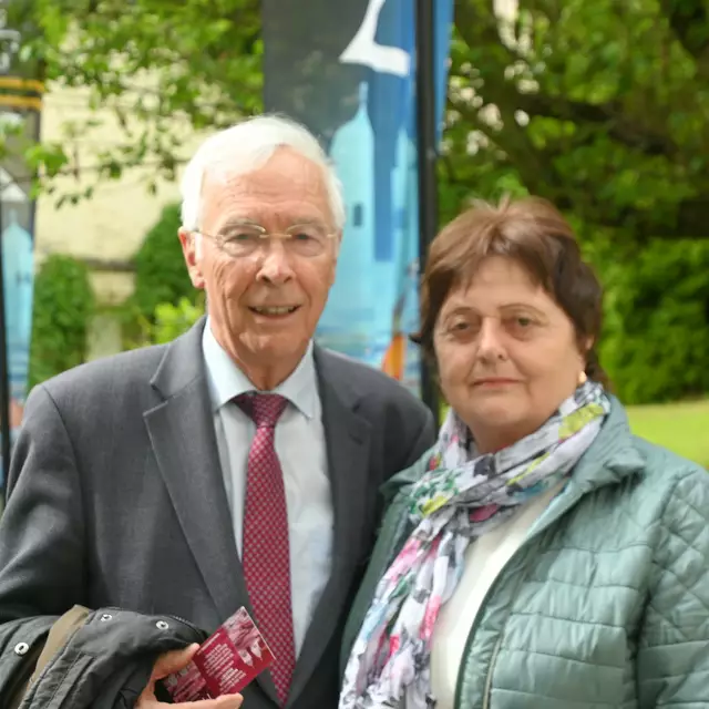Rudolf Egger, Ehrenbezirksobmann des Kärntner Blasmusikverbandes, mit Gattin Margitta