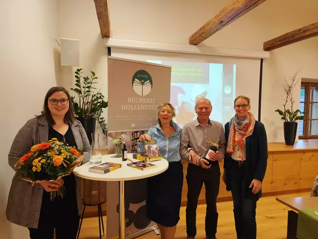 Büchereileiterin Evelyn Gratzer, Hanni Reichlin-Meldegg, Autor Klaus-Dieter Sommer und Bürgermeisterin Manuela Zebenholzer | Foto: Evelyn Gratzer