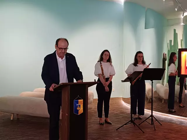 Helmut Pöll mit seinen Töchtern Isabella und Christine(Ensemble Coloraturen) | Foto: Monika Hammerl 
