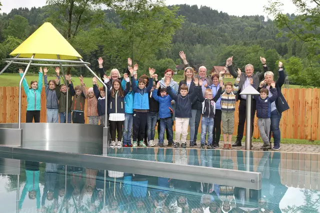 VIP sein im WIP Erlebnisbad. Auch die Kinder freuen sich auf einen schönen Sommer. | Foto: Josef Fürbass