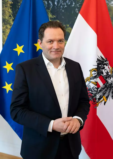 „Die Zeit der Gießkanne ist vorbei, die können wir uns nicht mehr leisten“, so Klimaschutzminister Totschnig. | Foto: Martin Baumgartner