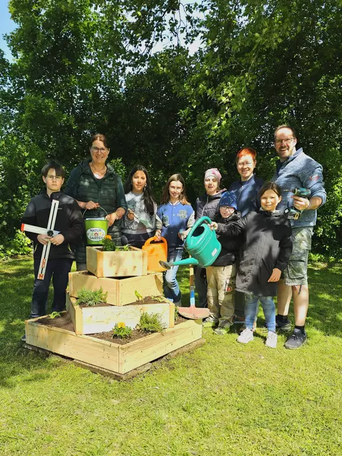 Gemeinsam Natur Entdecken – Kinderfreunde Leiterin Birgit Kneidinger, Vzbgm. Markus Brandstetter, Umweltgemeinderätin Michaela Pfaffeneder und Klimagemeinderätin Birgit Kern starten ein neues Projekt mit Amstettener Kindern | Foto: Markus Brandstetter