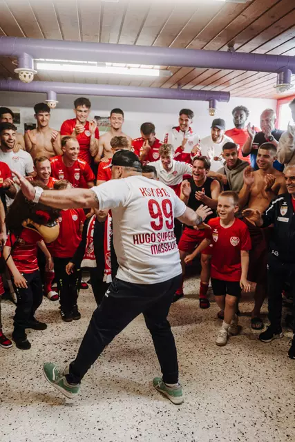 Masseur Hugo Micic ist häufig Hauptakteur beim Falkentanz. | Foto: KSV 1919