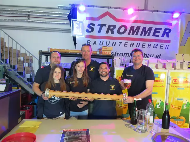 Zahlreiche Helfer und Helferinnen sorgten für die Verpflegung der Gäste mit Speis und Trank. 