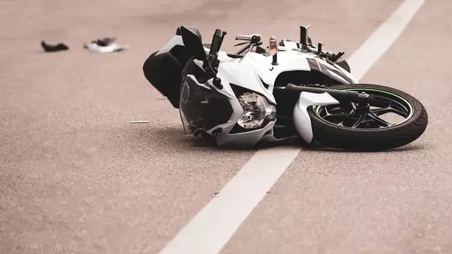 Am Sonntag kam in Kliening ein Motorradfahrer zu Sturz. (Symbolfoto) | Foto: stock.adobe.com/at/Andrii