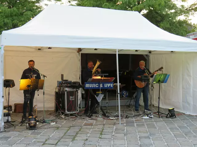 Ab 20:30 Uhr sorgt die Band "Music &amp; Life" für Stimmung. 