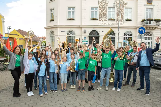 Insgesamt nahmen 115 Jugendliche am Neunkirchner Young Brass Festival teil. Unter anderem die Knappis der Bergkapelle Hohe Wand und die Junior Brassi's aus Würflach. | Foto: er