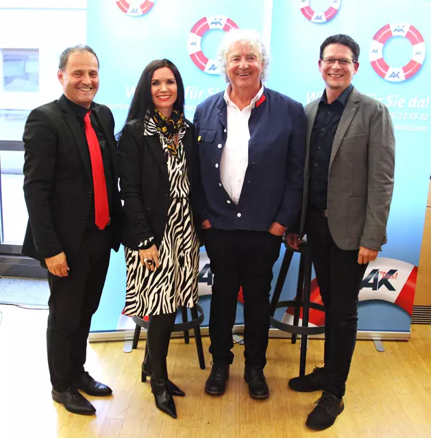 Günter Riezler (Leiter der AK Imst), Alexandra Rangger (Laudatorin), Prof. Hans Salcher (Künstler), Christoph Stillebacher (AK-Vizepräsident und Bundesrat) freuten sich über das große Interesse anlässlich der Vernissage „Glaube – Hoffnung – Liebe“ am 22. Mai 2025 in der AK Imst.
