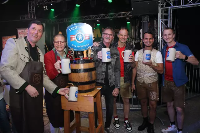 Die Vizebürgermeisterin von Rosental eröffnete mit dem Festbieranstich die 1. Rosentaler Frühlingswiesn. | Foto: Patrick Marcher
