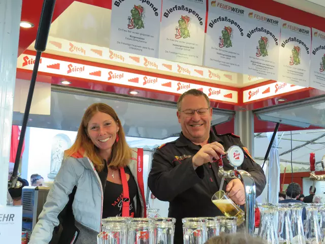 Auch Bezirksfeuerwehrkommandant Gerald Klemenschitz und seine Frau Patricia halfen mit.  