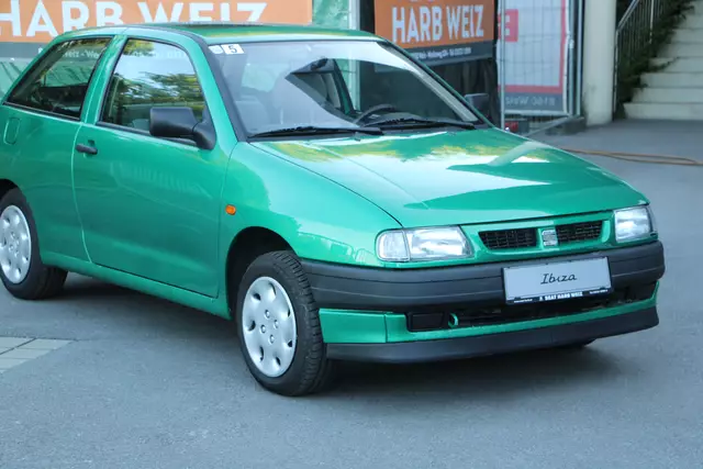 Ende März 1995 wurde im Autohaus Seat Harb Weiz das erste Auto verkauft, ein Seat Ibiza. | Foto: MeinBezirk/Hofmüller