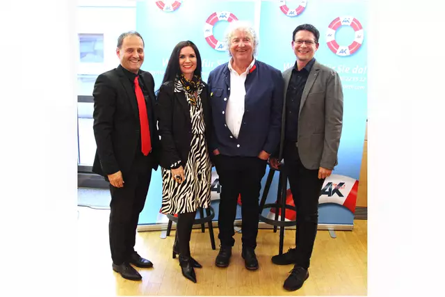 Günter Riezler (Leiter der AK Imst), Alexandra Rangger (Laudatorin), Prof. Hans Salcher (Künstler), Christoph Stillebacher (AK-Vizepräsident und Bundesrat) freuten sich über das große Interesse anlässlich der Vernissage „Glaube – Hoffnung – Liebe“ am 22. Mai 2025 in der AK Imst.