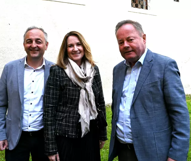 Michael und Barbara Morgenstern mit Altbürgermeister Hans Schuster