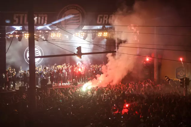 Tausende Fans bejubelten den Sturm-Triumph in Liebenau. Für die Polizei hieß es achtsam bleiben.  | Foto: GEPA