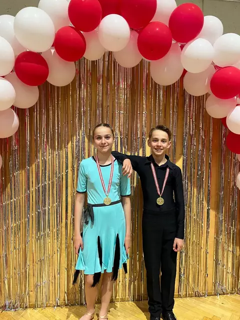 Marlena Lang und Florian Marek holen Gold und den Titel "Österreichische Meister". Sie tanzten mit vier anderen Paaren in der Junioren II Latein D. | Foto: Titan-Marchfeld