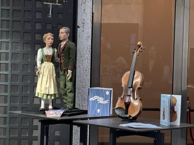 Salzburger Kulturbotschafter: Marionetten des Salzburger Marionettentheaters und die Costa-Geige Mozarts. (Archivbild) | Foto: Martin Schöndorfer