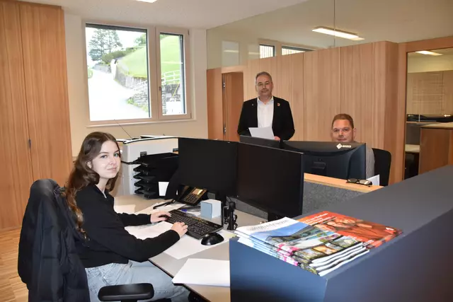 Bgm. Richard Bartl und sein Team freuen sich über eine topmoderne Unterkunft. | Foto: Perktold