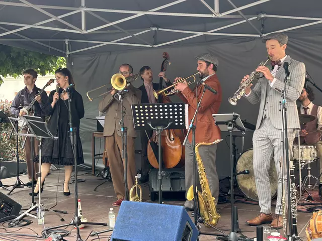Der Streetview Dixieclub spielte ein Open Air am Bismarkplatz in Weiz. | Foto: MeinBezirk/Hofmüller