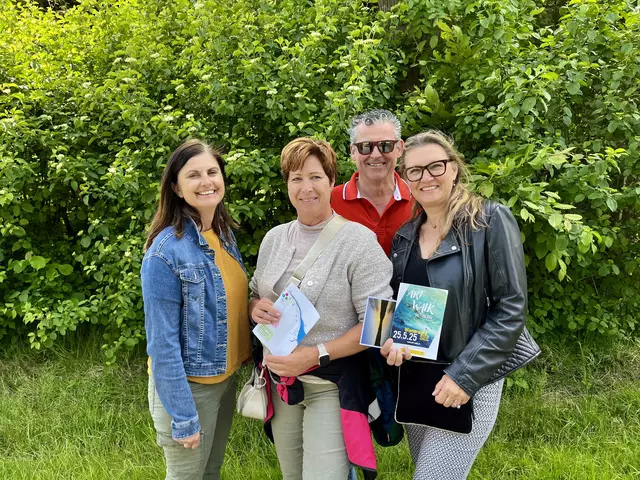 Elisabeth Zappe, Renate Knassmüller, Thomas Plank, Michelle Maria Moeller sind vom Art Walk begeistert | Foto: Franziska Führer