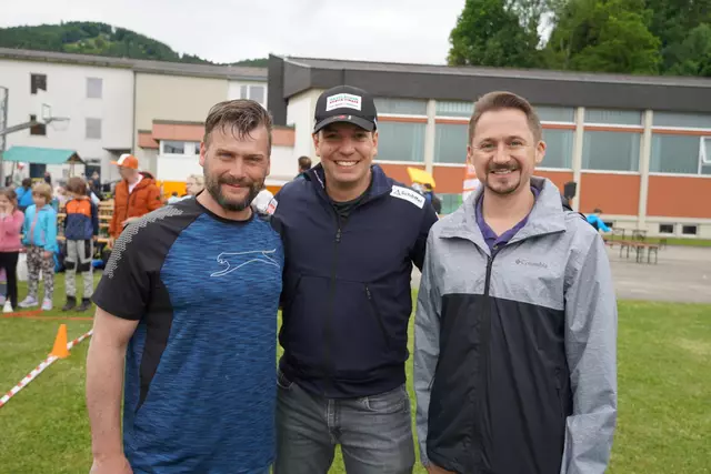Sportreferent GV Michael Pirker, Paralympics-Sieger Markus Salcher und Bürgermeister Stefan Salzmann (von links) | Foto: Marktgemeinde St. Paul i. Lav.