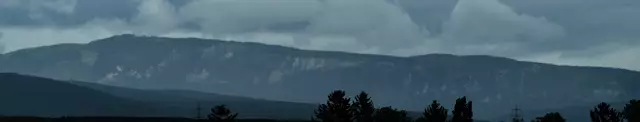 Blick zur Hohen Wand aus dem Fenster der MeinBezirk-Redaktion aus. In diesem Moment lief noch die Suche nach dem Vermissten. | Foto: Santrucek