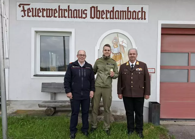 (v.l.n.r.) HBI Mario Haidler, HBM Dominik Stoiber und LFR Wolfgang Mayr.