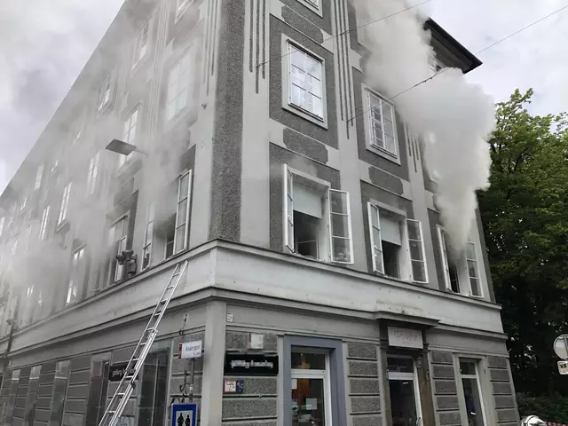 Ein Zimmerbrand sorgte Montagmorgen am Lendkai für einen Großeinsatz.  | Foto: Berufsfeuerwehr Graz